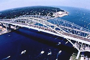 Archivo:Blue Water Bridge
