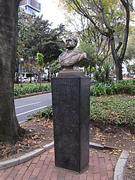 Bogota monumento calle 82 Busto Miguel Grau Seminario