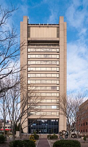 Archivo:Brown University Sciences Library Providence