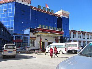 Archivo:Burang County Health Service Center