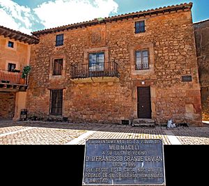 Archivo:Casa de Francisco Grande Covián en Medinaceli (Soria)