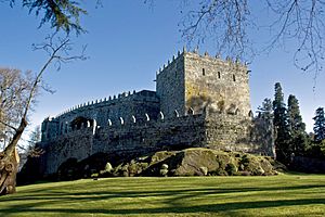 Archivo:Castelo de Soutomaior, San Salvador de Soutomaior
