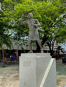 Esculturas de Jacinto Pat en Chetumal.jpg