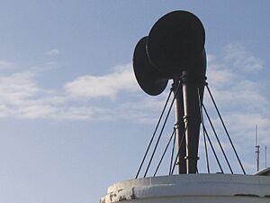 Archivo:Foghorns