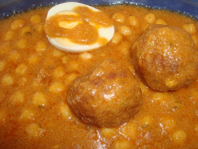 Garbanzos con albóndigas