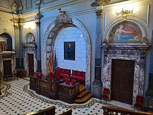 Archivo:Hemiciclo del edificio del Ayuntamiento de Valencia