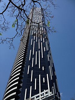 Infinity Tower, Brisbane in 11.2013 01.jpg