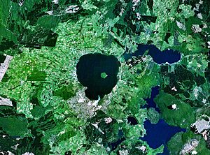 Archivo:Lake Rotorua (NASA Image)