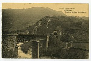 Archivo:Librería Escolar. Oviedo. Asturias. Estación de Fuso de la Reina