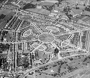 Archivo:Marino aerial black and white