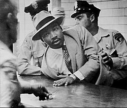 Archivo:Martin Luther King, Jr. Montgomery arrest 1958