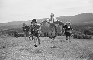 Archivo:Mary Martin in The Sound of Music by Toni Frissell