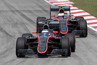 Archivo:McLaren duo 2015 Malaysia Race