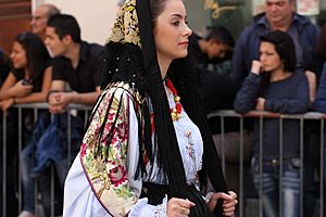 Archivo:Oliena - Costume tradizionale (03)