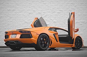 Archivo:Orange Lamborghini Aventador LP700 (13958653933)