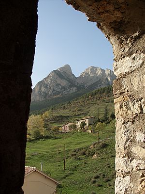 Archivo:Pedraforca des del campanar de Saldes