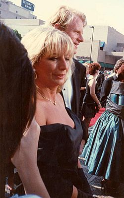 Archivo:Penny Marshall at the 1988 Emmy Awards