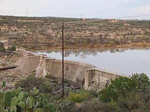Archivo:Presa Las Colonias, jardín botánico El Charco del Ingenio, San Miguel de Allende Guanajuato, México