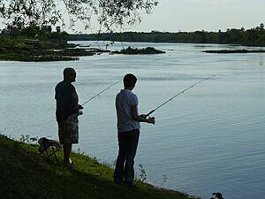 Archivo:Puerto Naranjahai - Pesca al atardecer