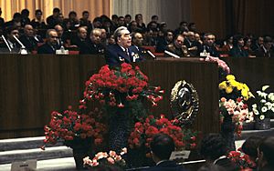 Archivo:RIAN archive 417888 Leonid Brezhnev speaks at 18th Komsomol Congress opening