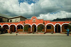 Archivo:SantaCruzVerapaz2015 09