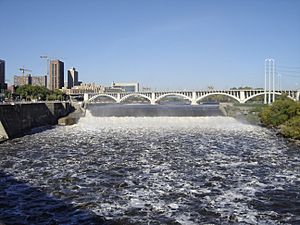 Archivo:St anthony falls Oct 2005