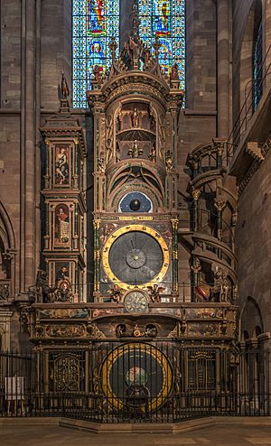 Archivo:Strasbourg Cathedral Astronomical Clock - Diliff