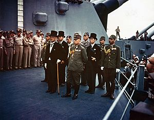 Archivo:Surrender of Japan - USS Missouri