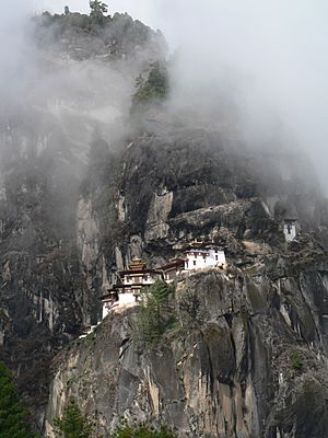 Archivo:Taktshang (Tiger's Nest) Monastery, Paro Valley