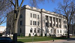 Tazewell County, Illinois courthouse from SW 2.jpg