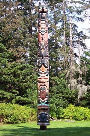 Archivo:Tlingit K'alyaan Totem Pole August 2005