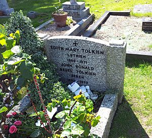 Archivo:Tolkien's grave, Wolvercote Cemetery