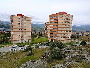 Archivo:Torres de Los Ángeles de San Rafael