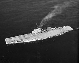 Archivo:USS Yorktown (CVS-10) during filming of Tora Tora Tora movie 1968