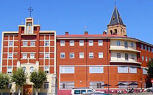 Archivo:Valencia de Don Juan - Colegio de los Agustinos e Iglesia de Nuestra Señora del Castillo Viejo