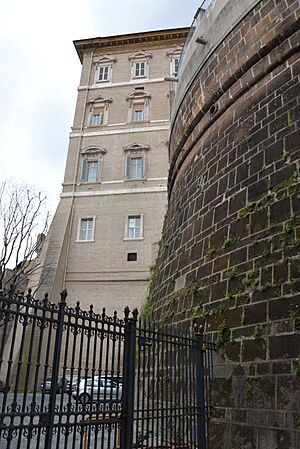 Archivo:Vatikanbank und Apostolischer Palast 02