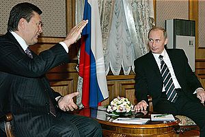Archivo:Vladimir Putin and Viktor Yanukovych in 2006