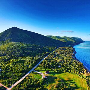 Archivo:Wilkie Sugar Loaf Mountain, Cape Breton, Nova Scotia