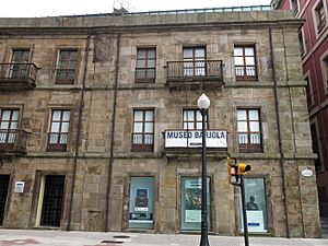Archivo:216 Palacio de los Jove-Huergo, Museo Barjola, c. Trinidad 15-17 (Gijón)