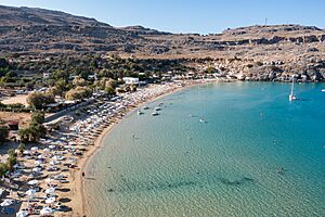 Archivo:Aerial view of Lindos Beach, Rhodes, Greece (51698537801)