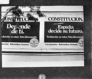 Archivo:Affiches in Spanje in verband met verkiezingen over nieuw grondwet 6 december aa, Bestanddeelnr 930-0184