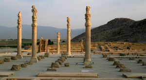 Archivo:Apadana Palace in Persepolis located in Iran