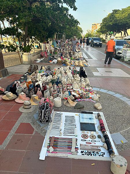 Artesanías malecón Riohacha Colombia