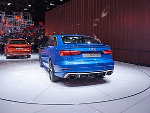 Archivo:Audi RS3 mondial auto 2016 (1)