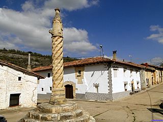 Becerril del Carpio (31558256848).jpg