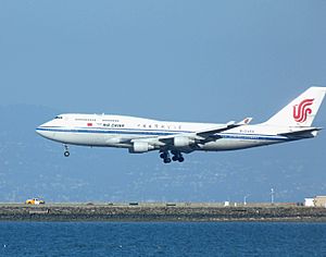 Archivo:Boeing 747-400M B-2468 of Air China 485