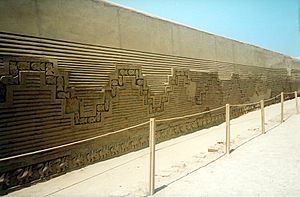 Archivo:Chan chan wall1