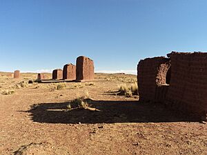 Archivo:Chullpares en Sajama
