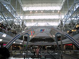 Archivo:Denver International Airport, Concourse B