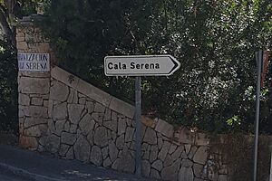 Archivo:Entrada de Cala Serena (Felanich)